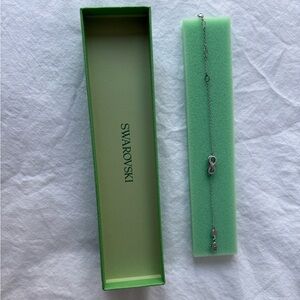 Hyperbola bracelet ♾️
Infinity, White, Rhodium plated